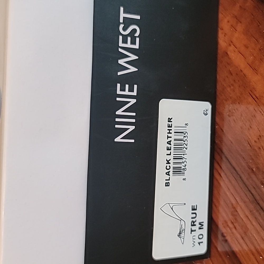 Nine West Elegant Black Knotted Heels - Picture 3 of 5